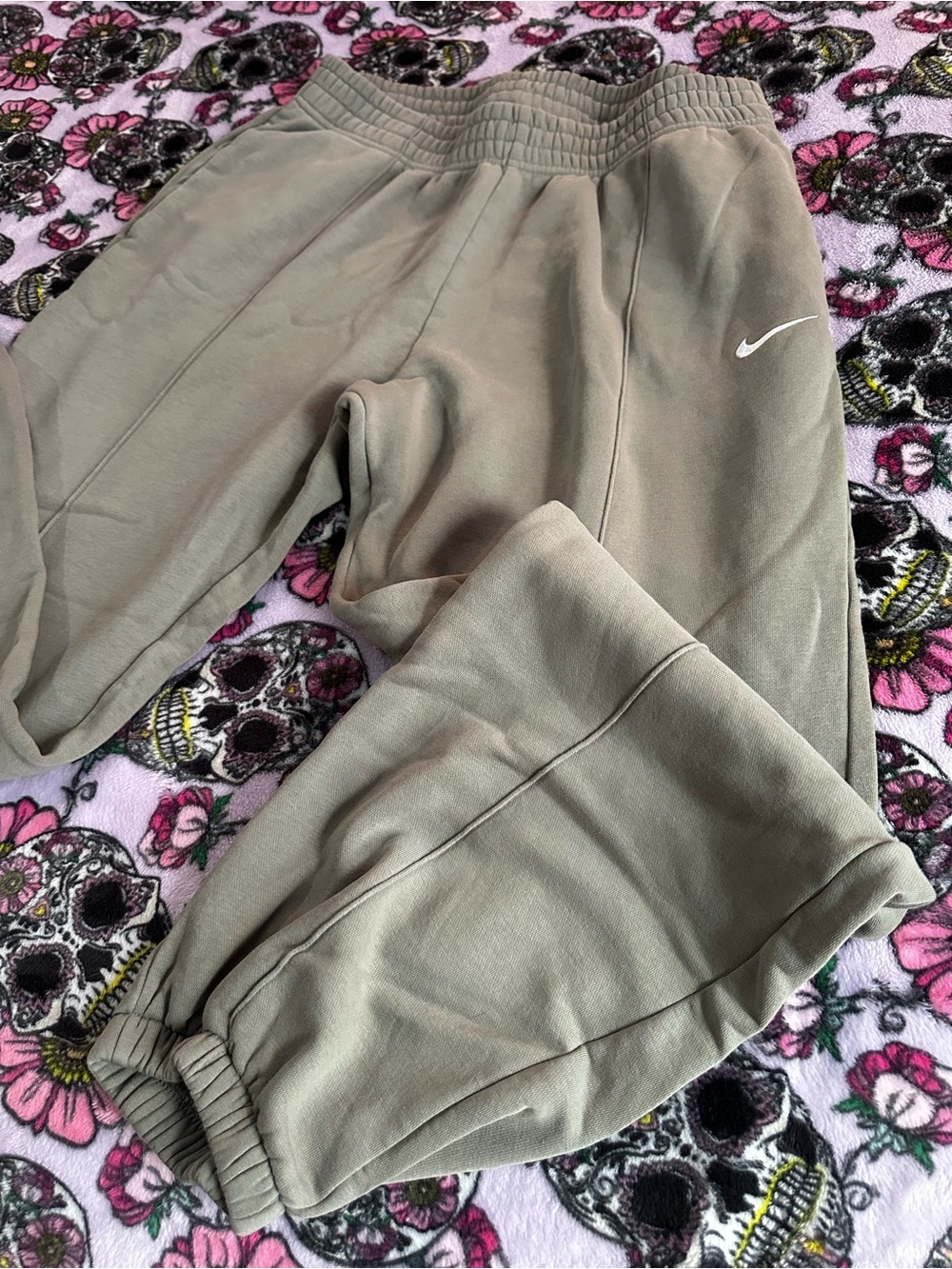 Nike Olive Green Jogger Sweatpants with White Swoosh - Picture 2 of 5